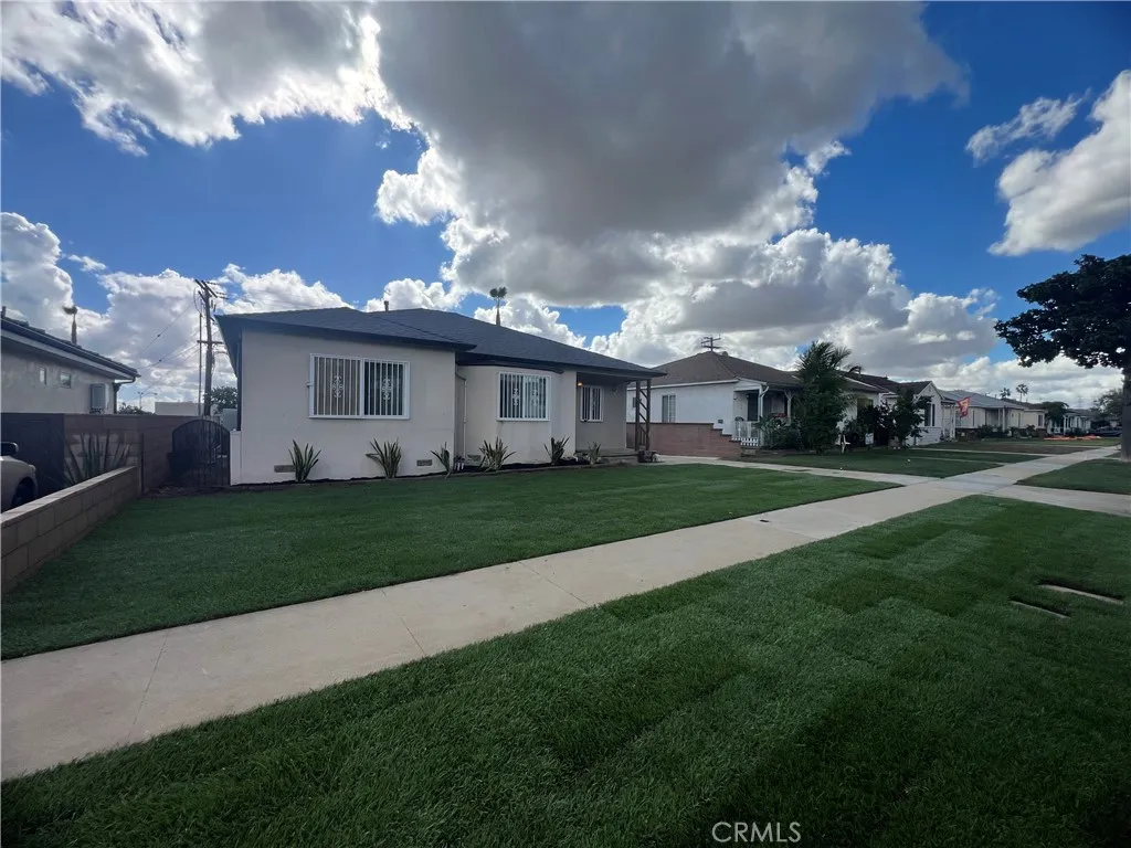 2205 W Victoria — photo