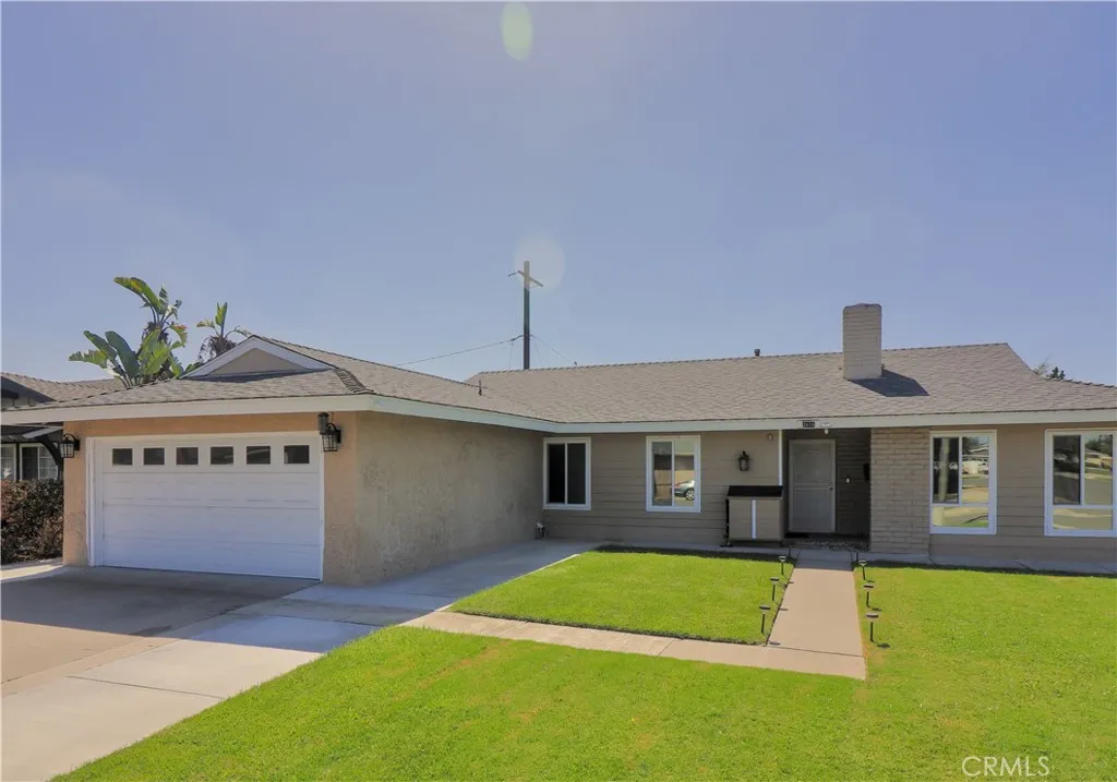 2616 E Maverick Avenue — photo