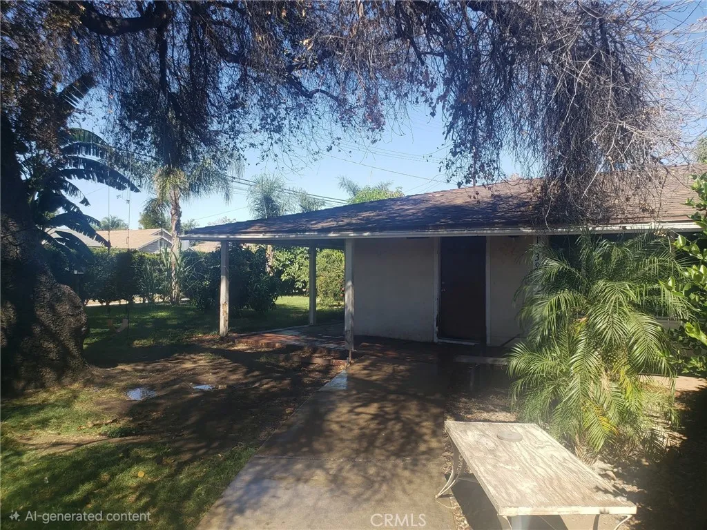 1239 S Vine Avenue — photo
