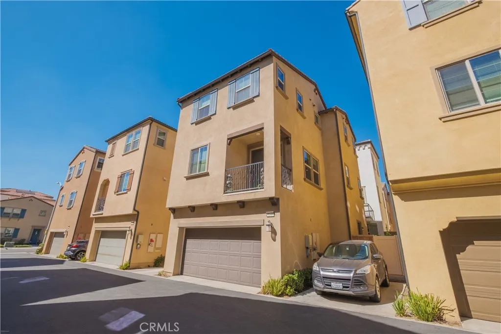 2243 Strawberry Court — photo