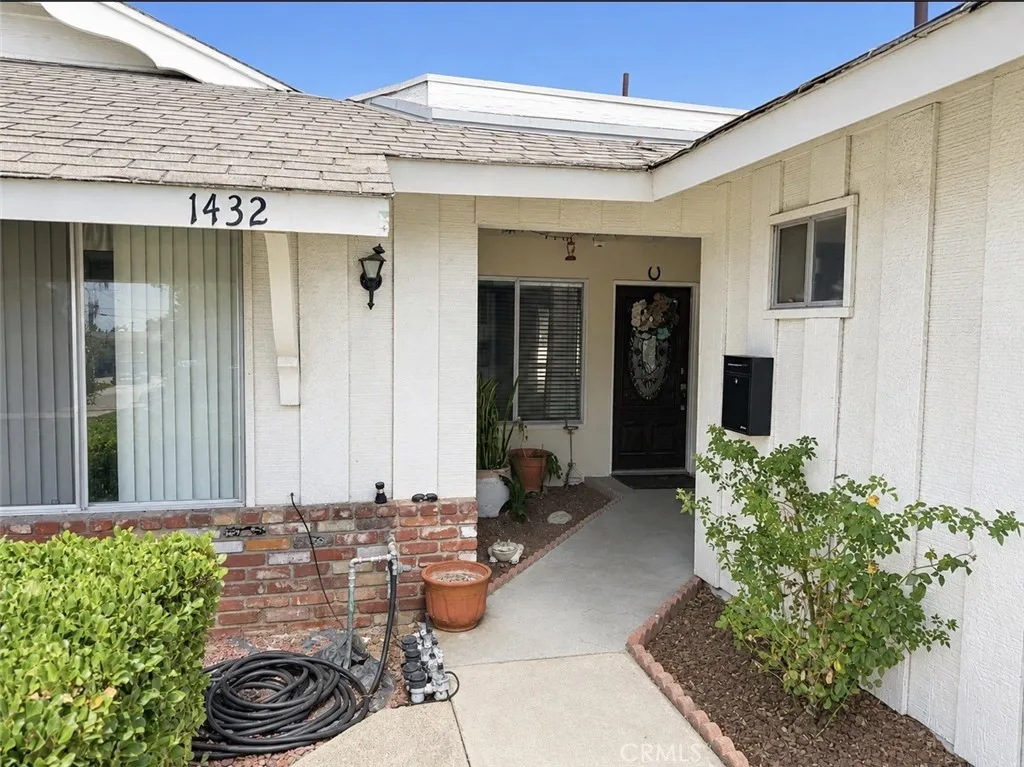 1432 W J — photo