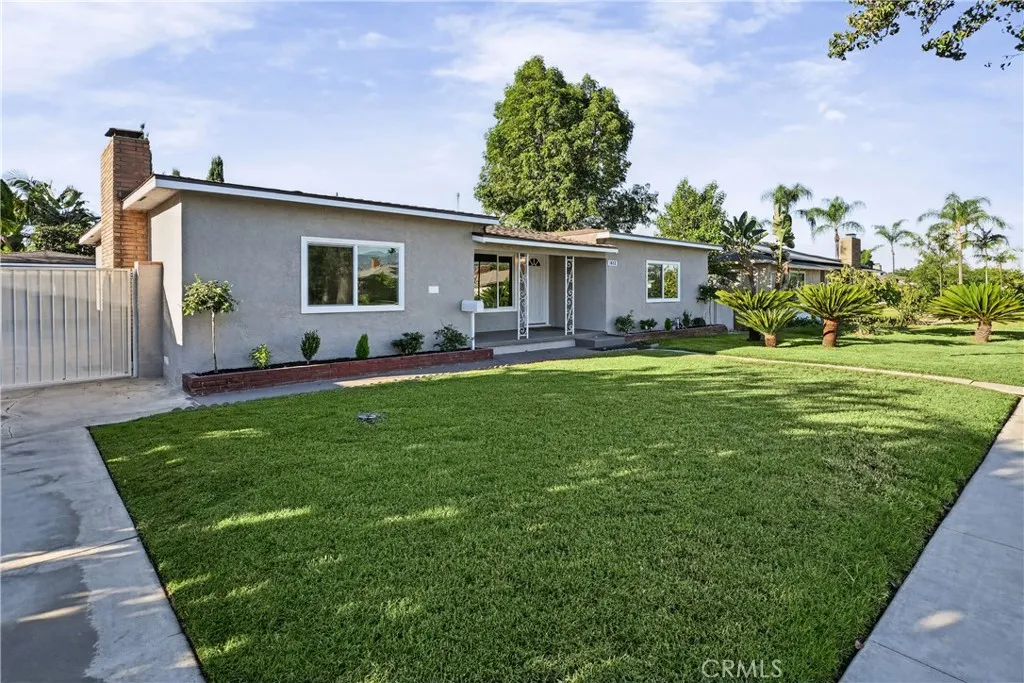 1612 E Rowland — photo