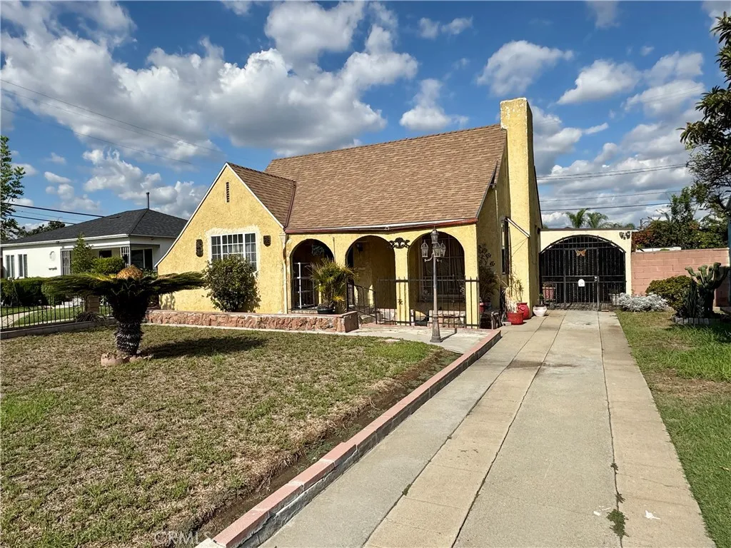 1556 W Colegrove — photo