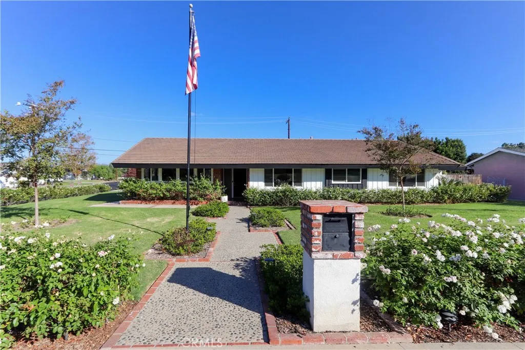 501 E Sunny Hills Road — photo