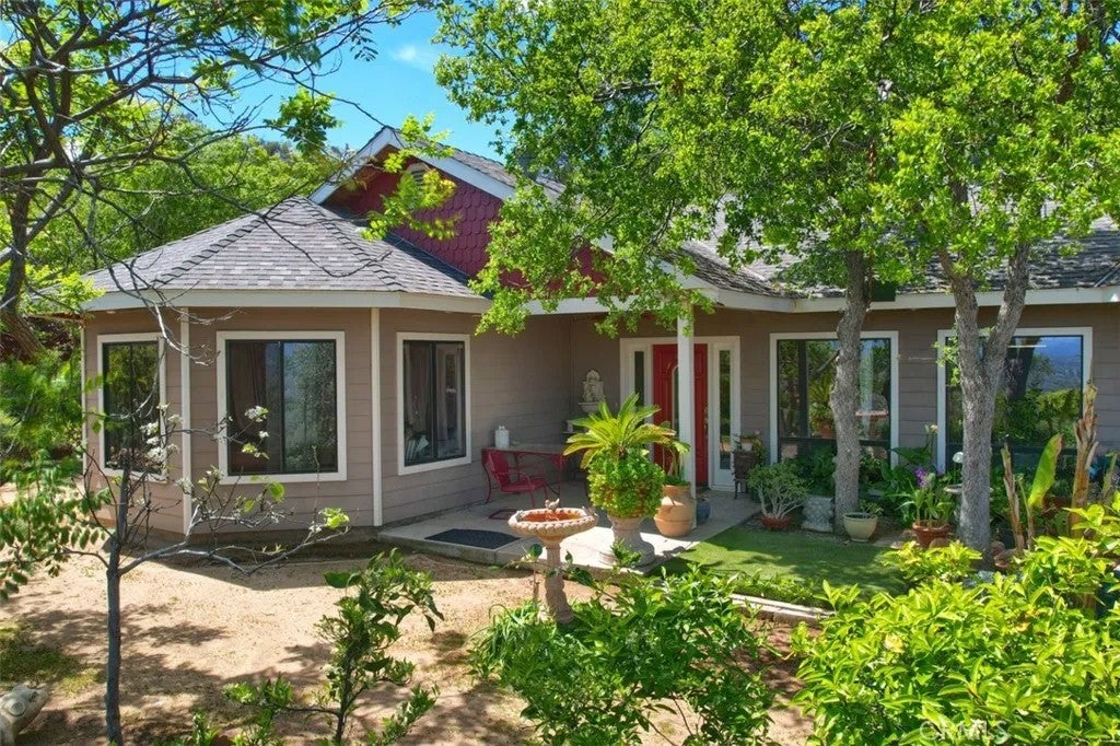 42625 Red Top Mountain Court — photo
