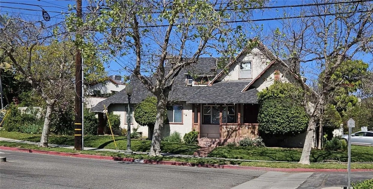 2642 Manning Avenue — photo