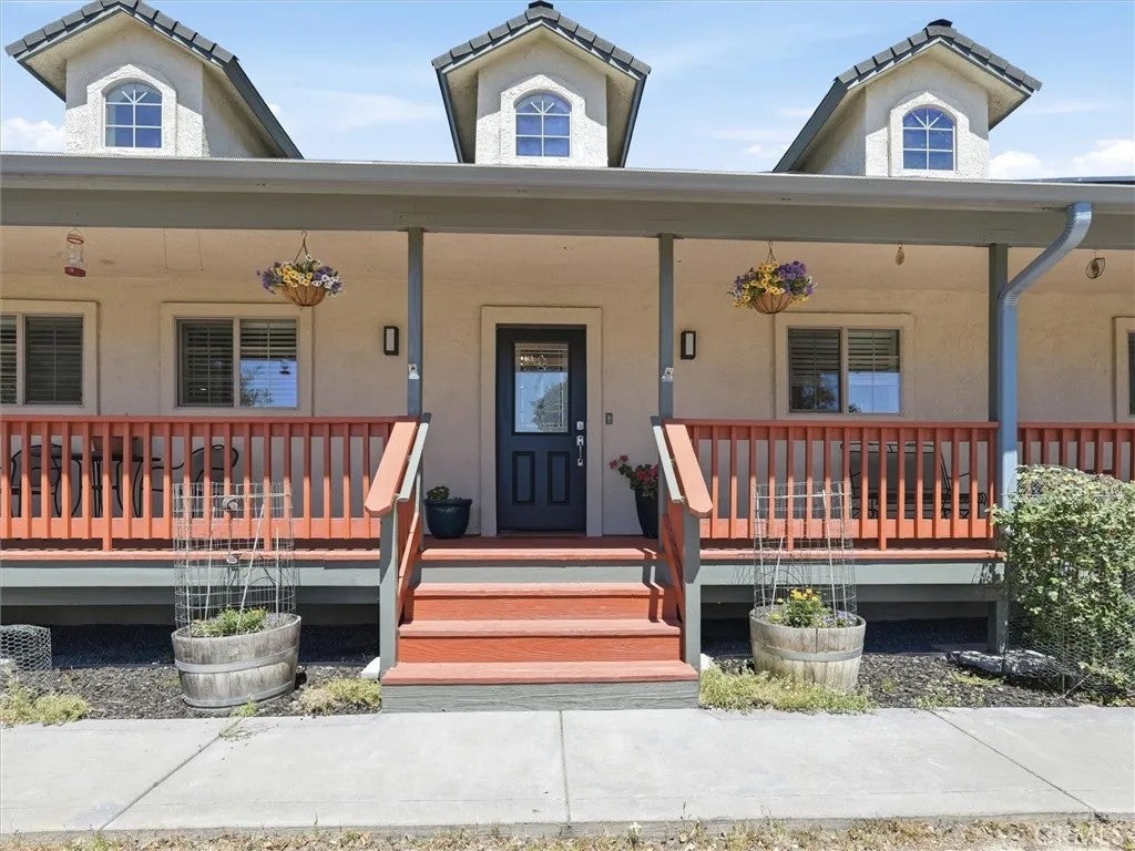 42781 Badger Circle Drive — photo