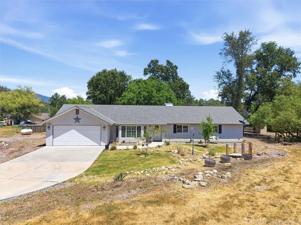 47818 Road 417 — photo