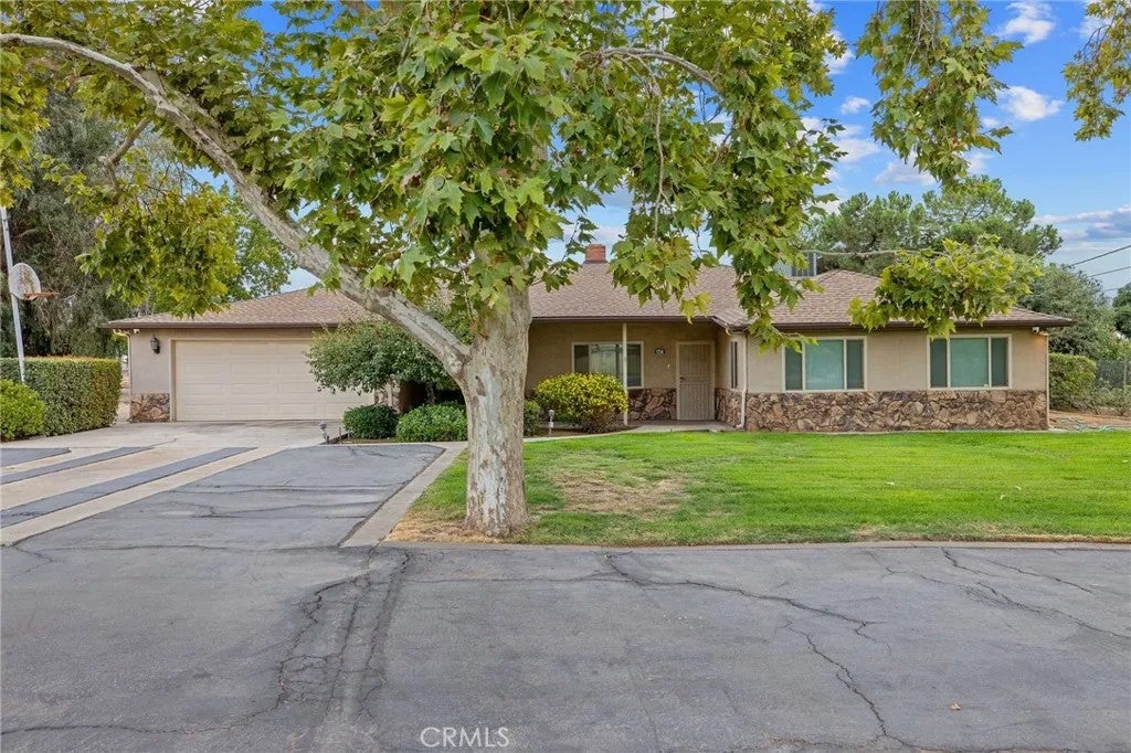 1714 N Blythe — photo