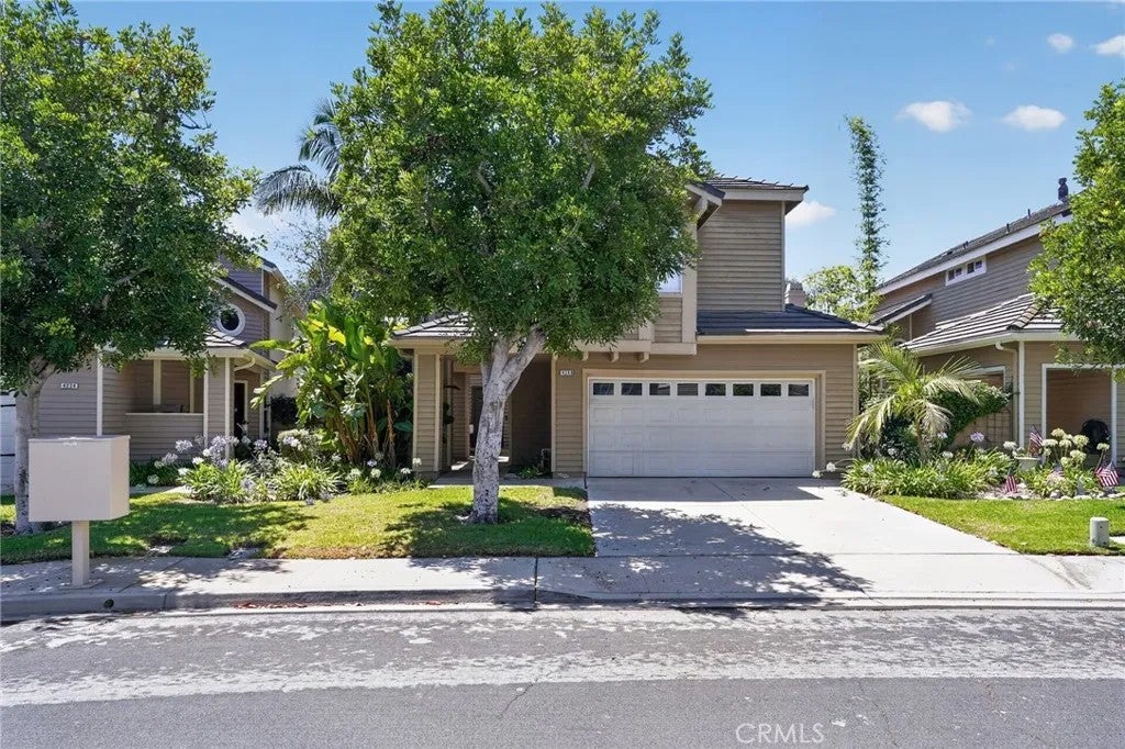 4248 Riverglen Street — photo