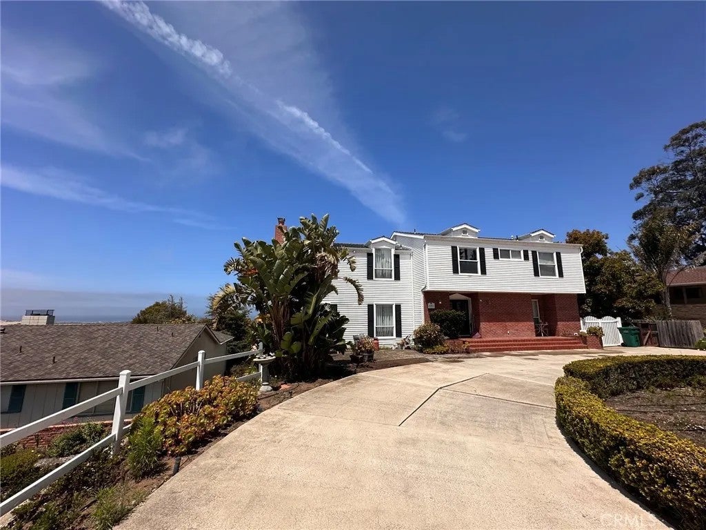 285 Bradley — photo