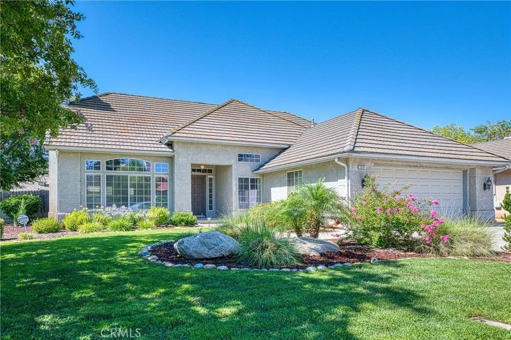 2231 E Pryor Drive — photo