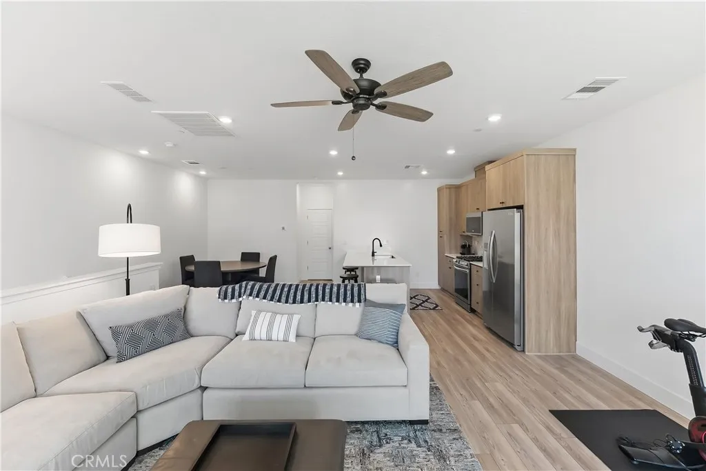 579 N Adler, Clovis, CA 93611 — photo 3