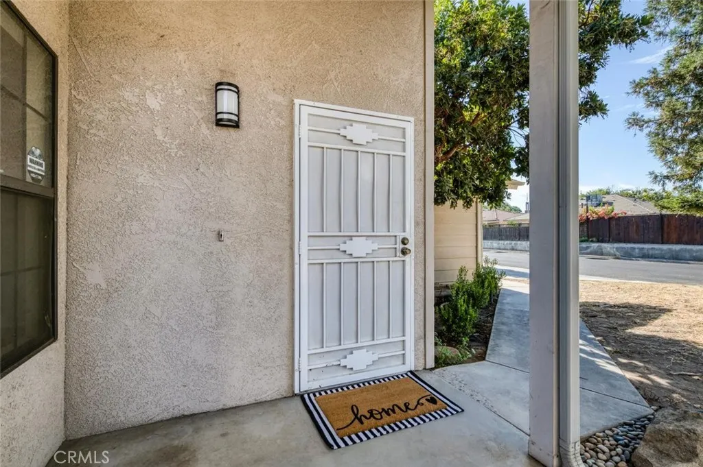 571 W Pat, Clovis, CA 93612 — photo 2