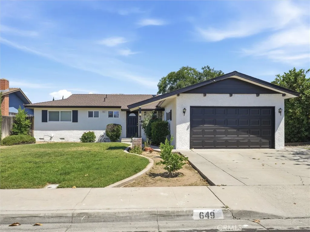 649 W Ashcroft, Clovis, CA 93612 — photo 2