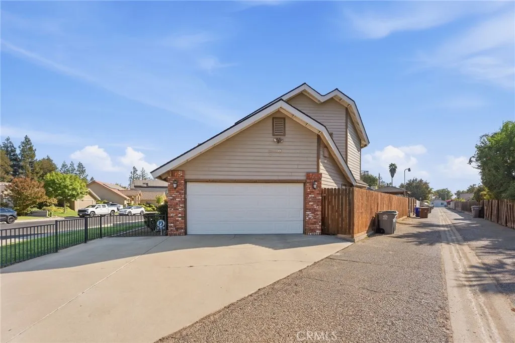 662 S Boyd, Kerman, CA 93630 — photo 3