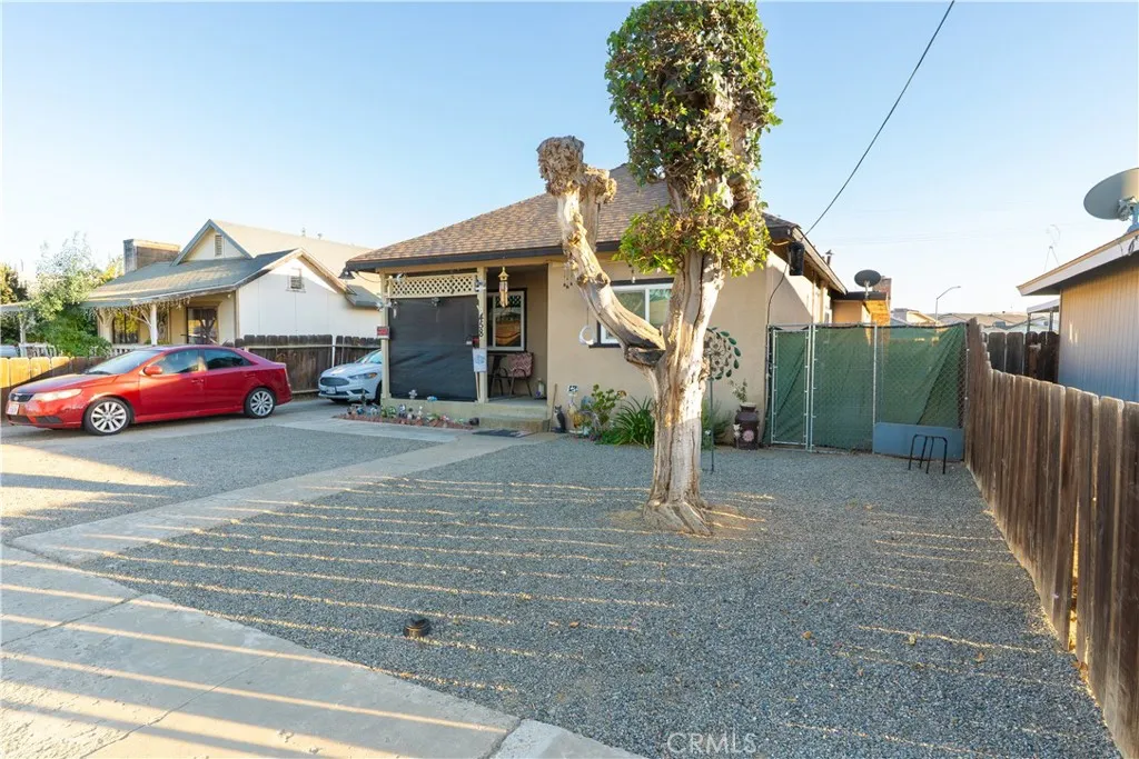458 E Pleasant, Coalinga, CA 93210 — photo 2