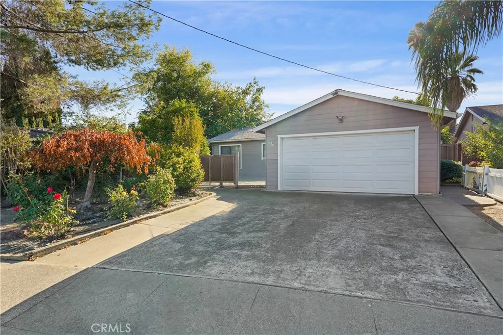 2213 Labrador Street — photo