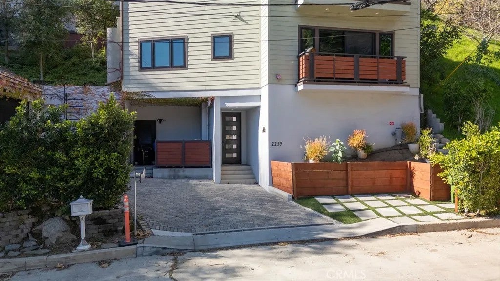2239 Laurel Canyon — photo