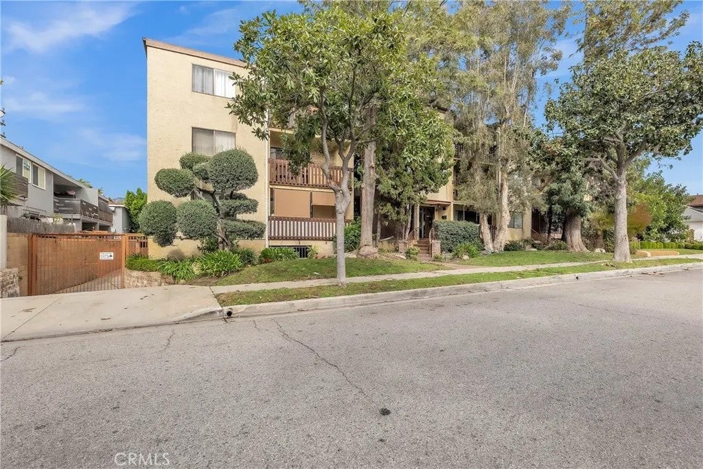 445 Ivy 204 — photo