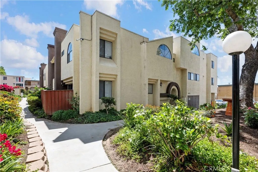 13825 Beaver Street 35 — photo