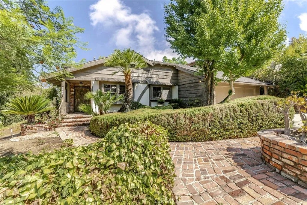 3852 Eureka Drive — photo