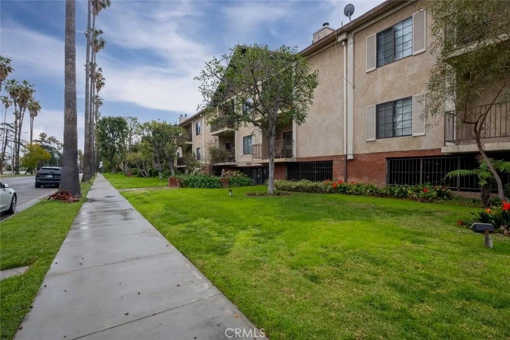 17522 Sherman Way 202 — photo
