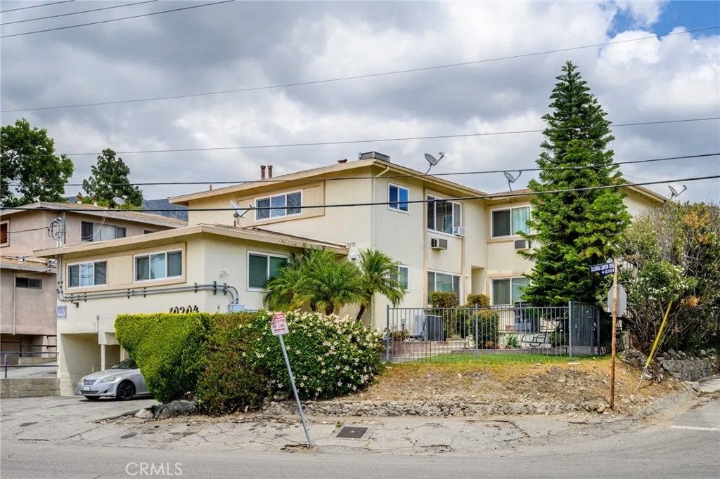 10204 Tujunga Canyon 2 — photo