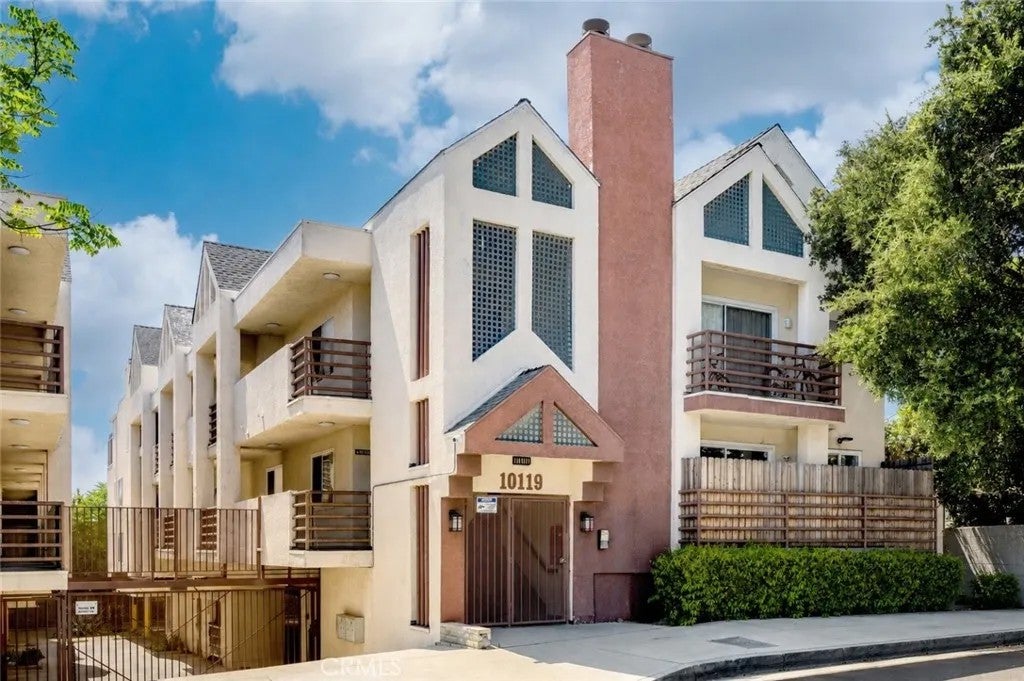 10119 Pinewood Avenue 207 — photo