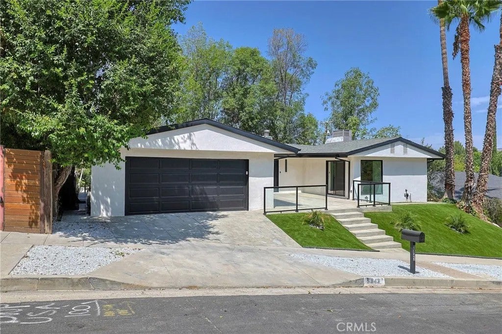 5843 Nevada — photo