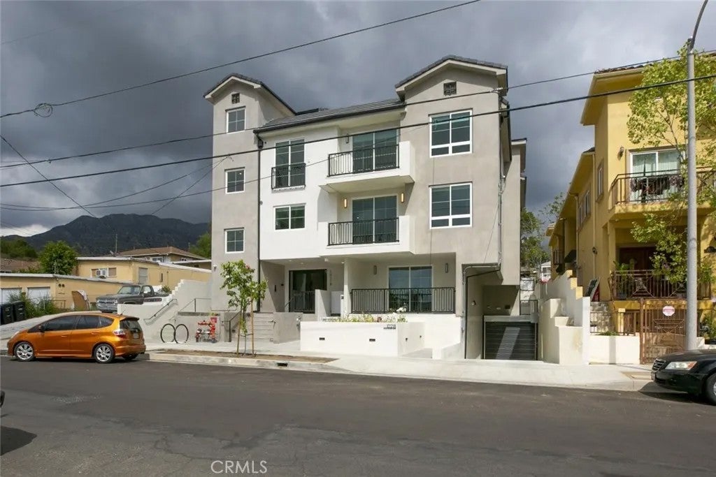 10218 Fernglen 101 — photo