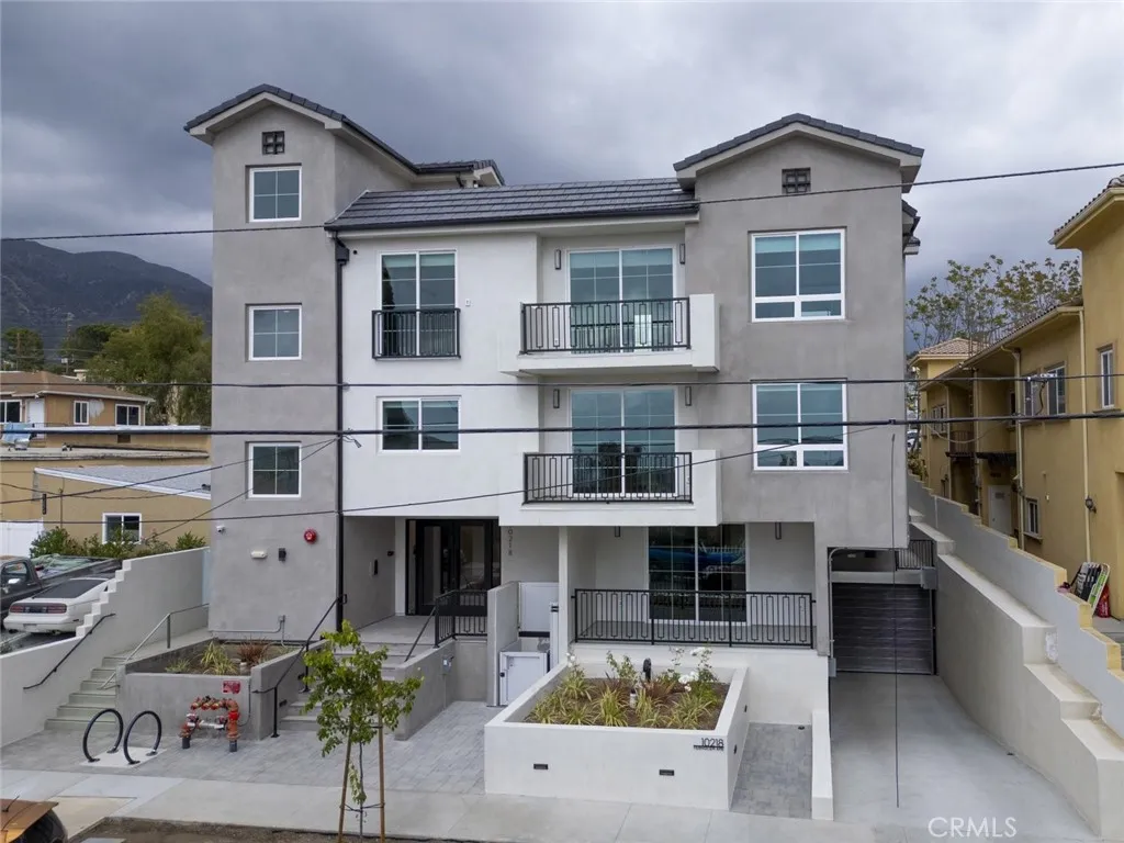 10218 Fernglen #101, Tujunga, CA 91042 — photo 2