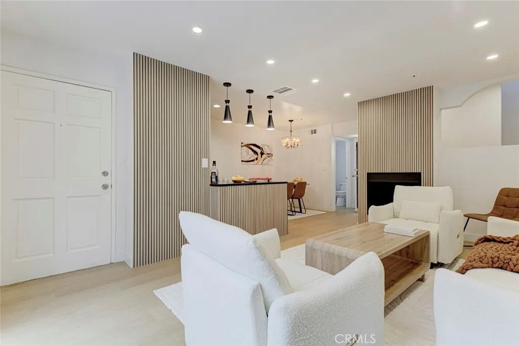 15044 Nordhoff Street 8 — photo