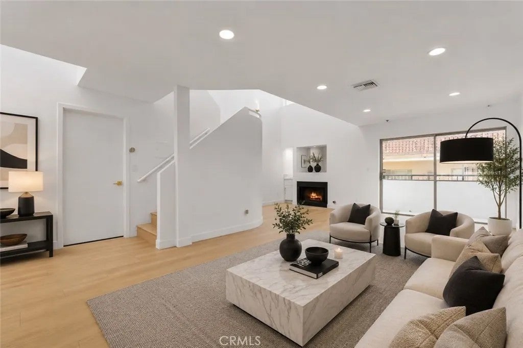 6036 Hazelhurst #C — photo