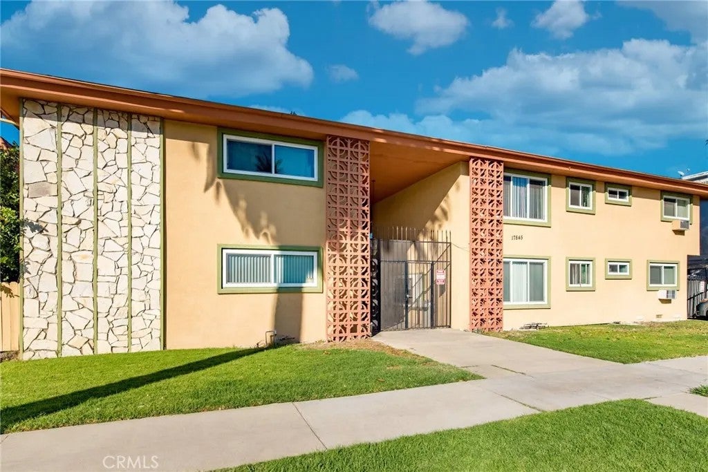 17845 Sherman Way 7 — photo