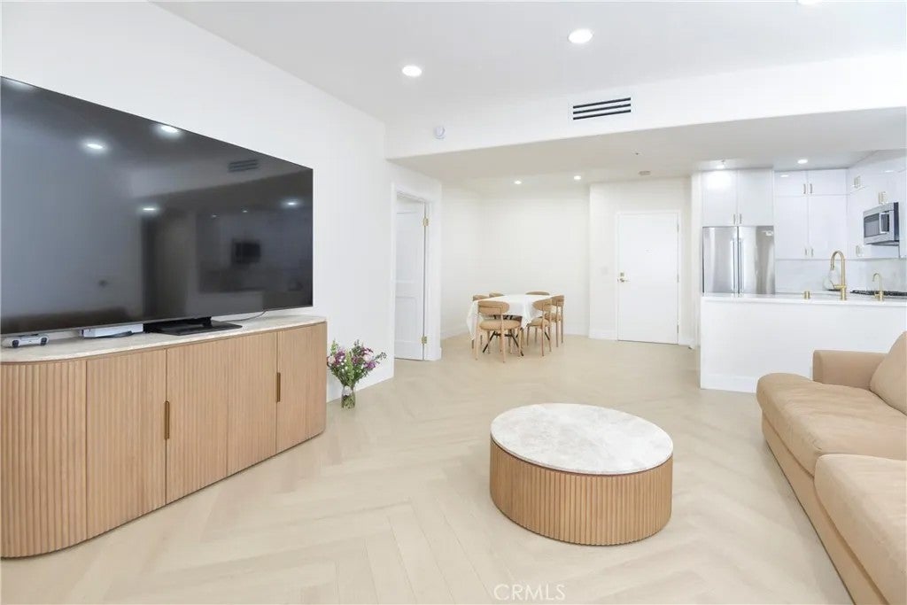 250 N First St 321 — photo