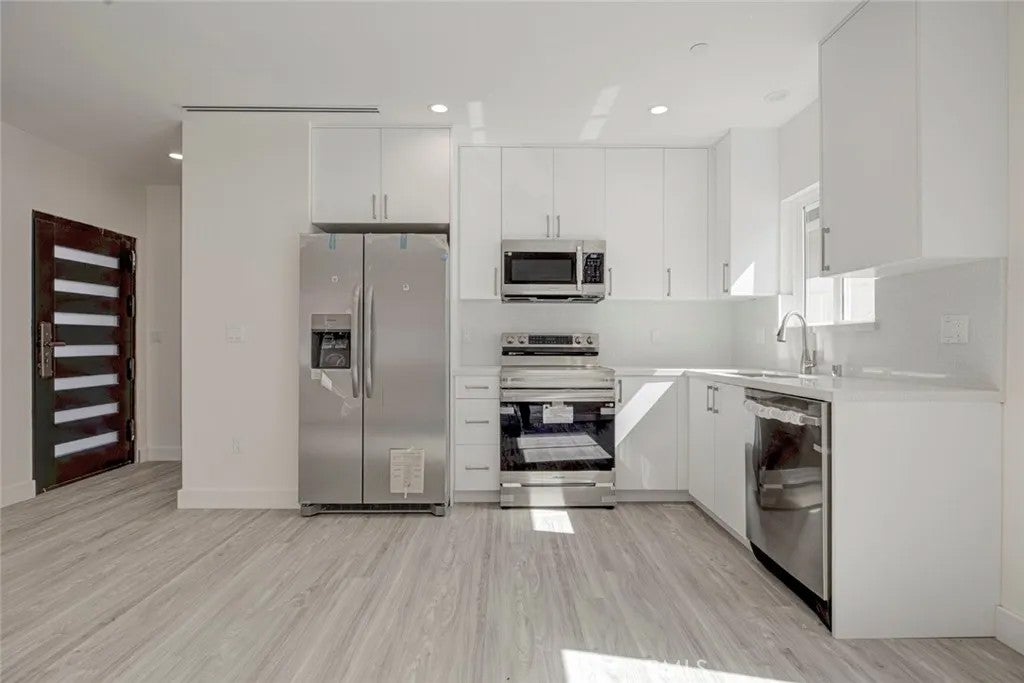 7856 Kyle St — photo