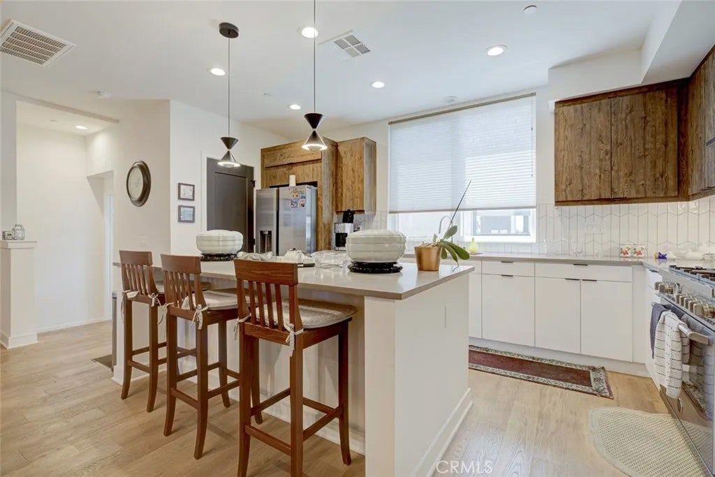1049 N Joels Place — photo