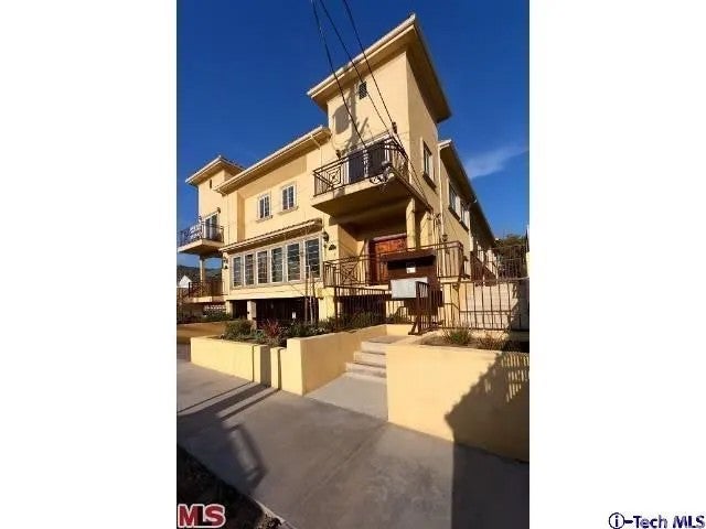 10214 Fernglen Avenue 4 — photo