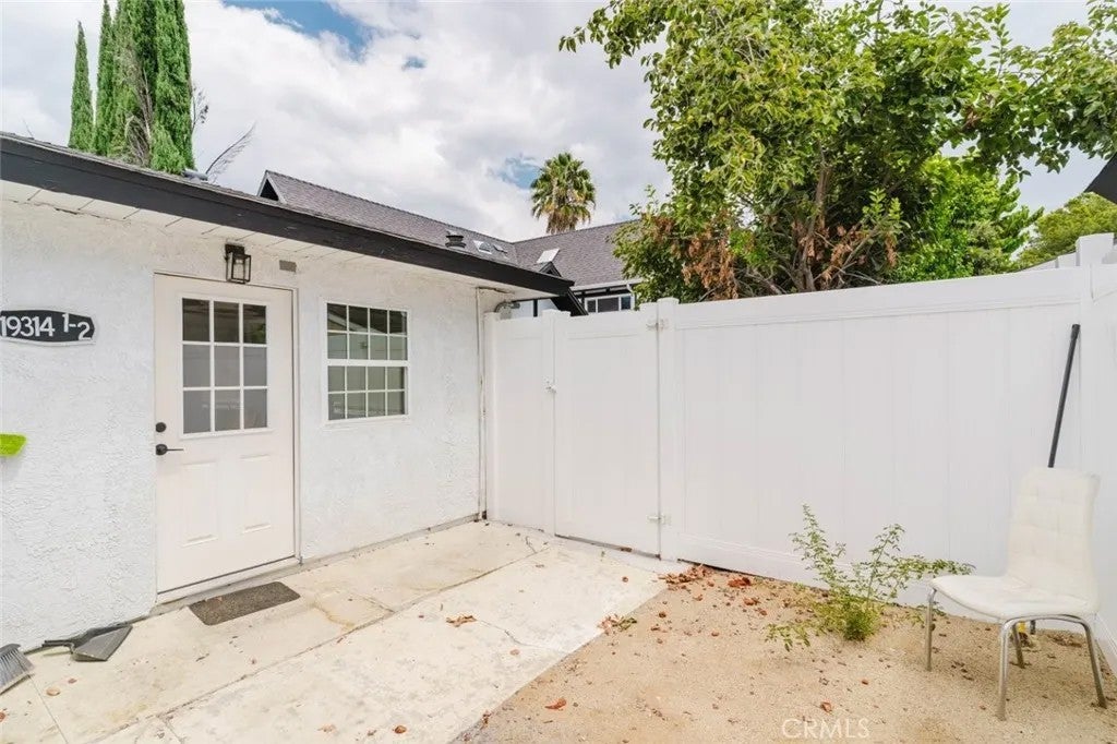 19314 Valerio Street 1/2 — photo