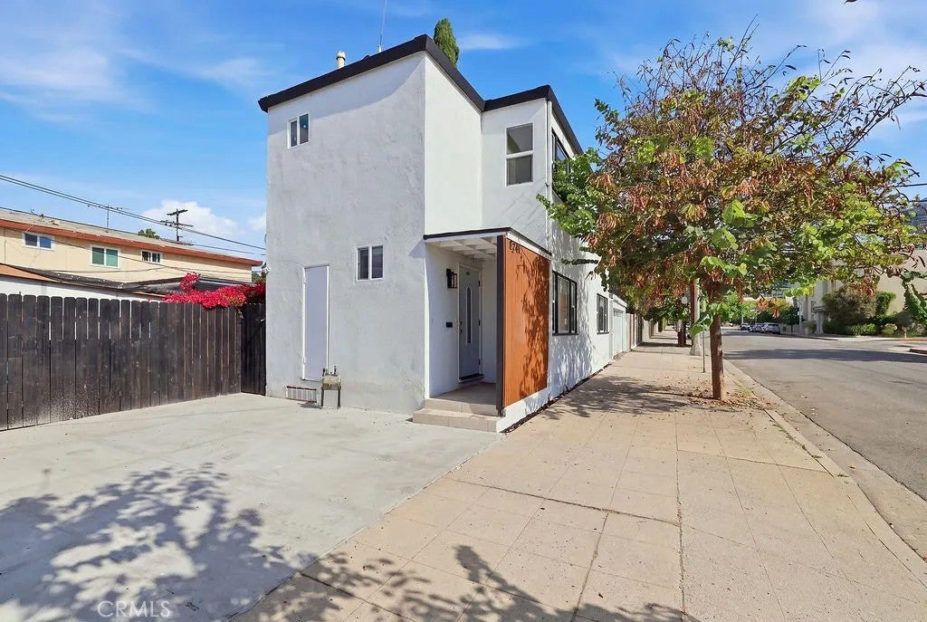 1211 Cole Avenue — photo