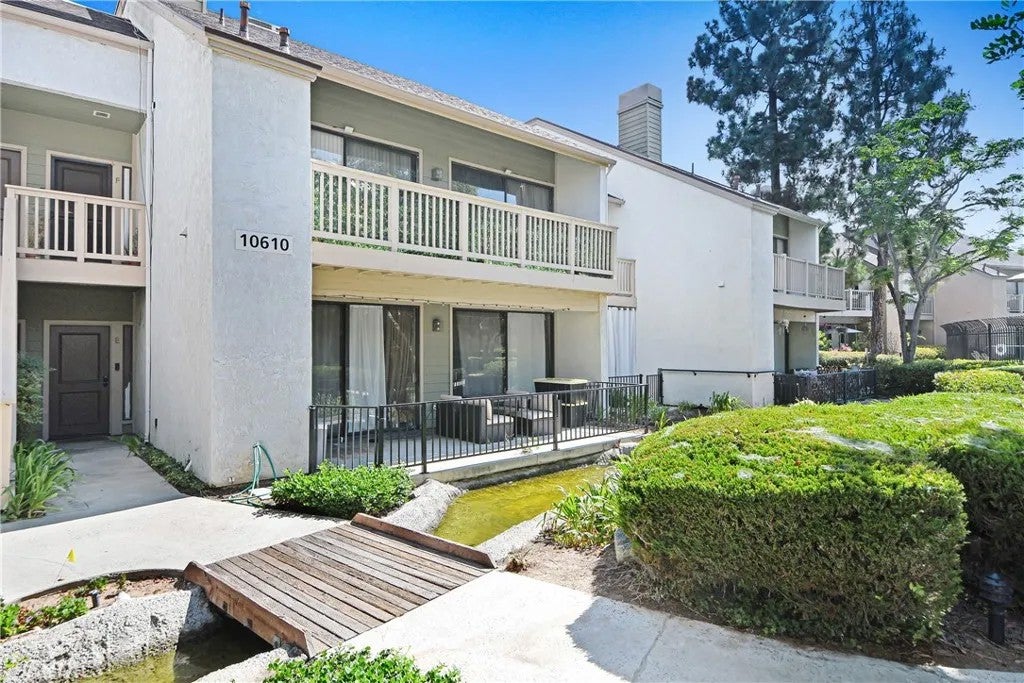 10610 Lakeside Drive North 209 — photo