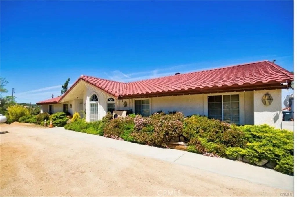 3010 Silver Ridge Drive — photo