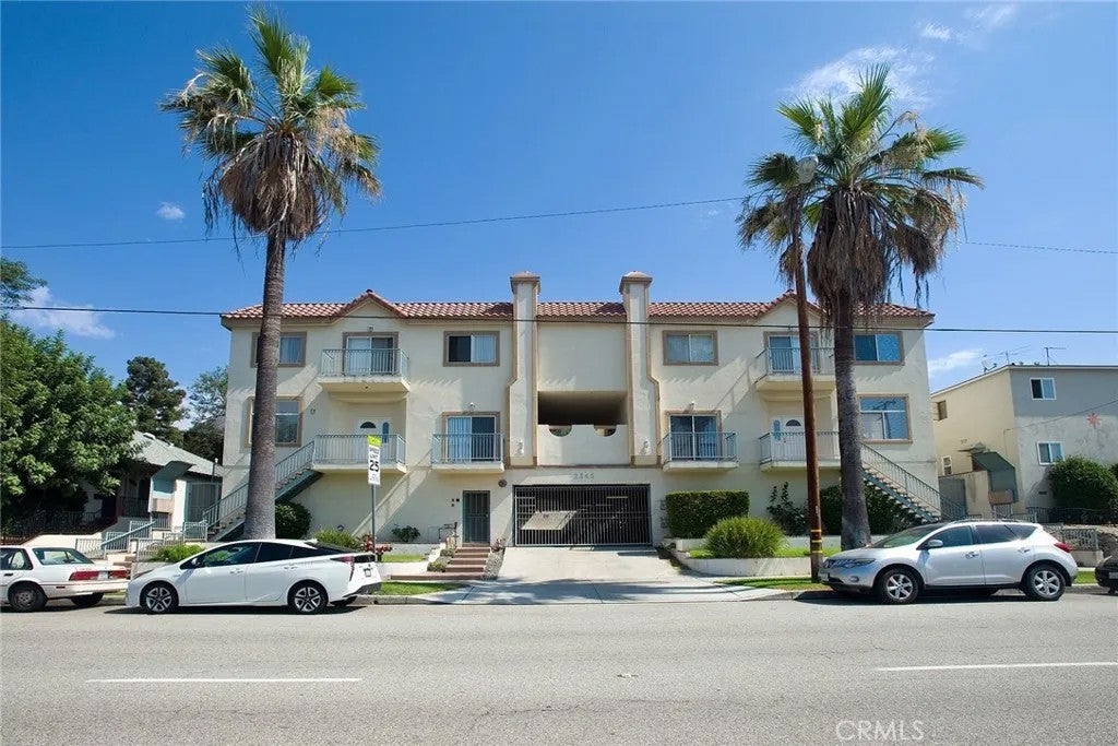 2345 Montrose Avenue 5 — photo
