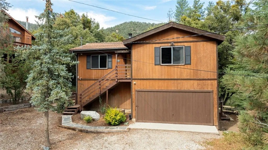 1601 Bernina — photo