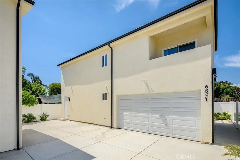 6851 De Celis Place — photo