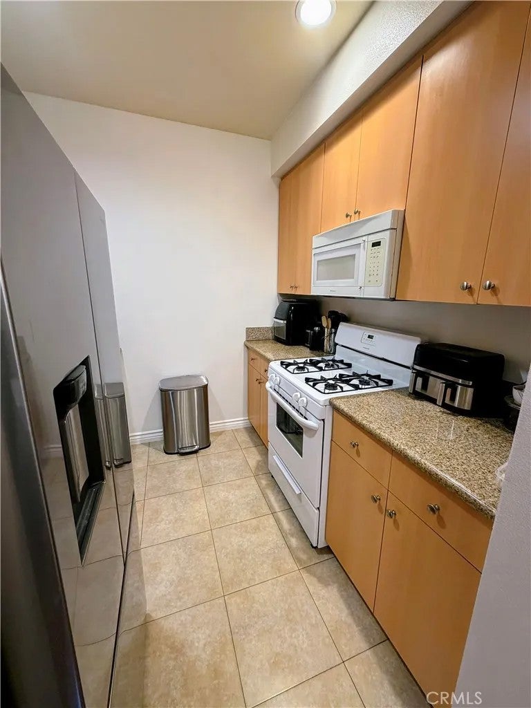 1050 Kingsley North C — photo