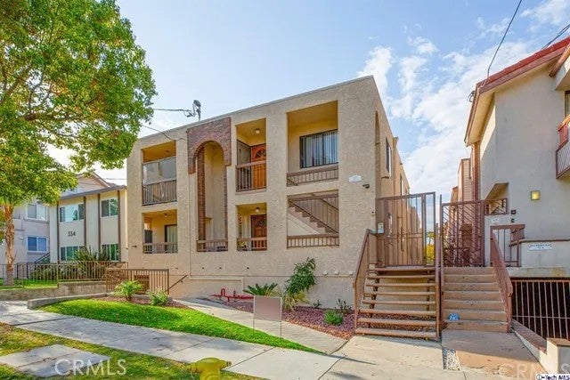 330 Cameron Place 2 — photo
