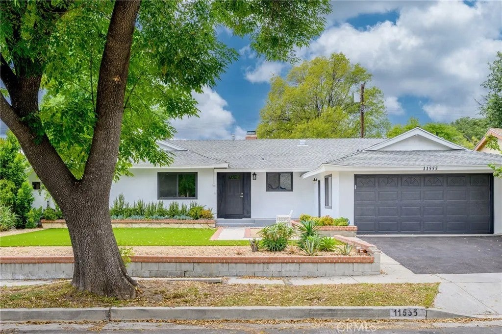 11555 Collett Ave — photo