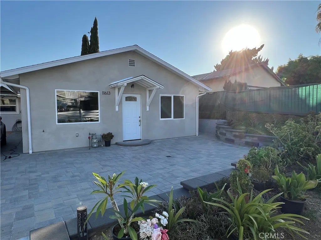 11613 Eldridge Avenue — photo